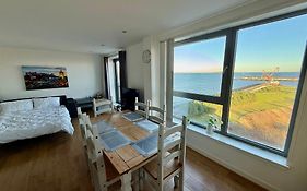 Britannia Ocean Park Apartments - Oceanfront And Sea View - Free Parking & Fast Wifi